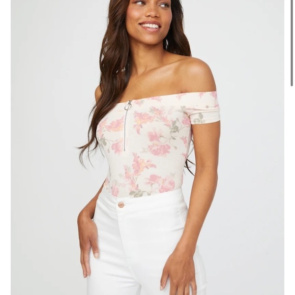 New GUESS Loba Printed Ribbed Off-The-Shoulder Top SZ XL - Picture 1 of 6